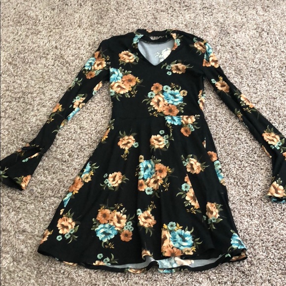 Dress - Picture 4 of 4